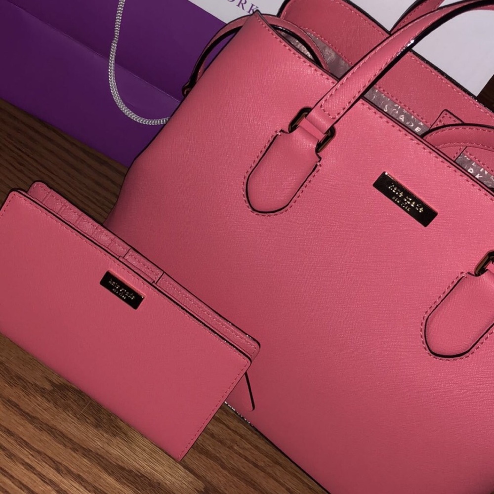 hot pink kate spade purse 💗